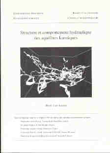 Structure et comportement hydraulique des aquifères karstiques